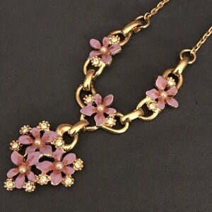 Vintage Gold & pink flower 🌸 necklace